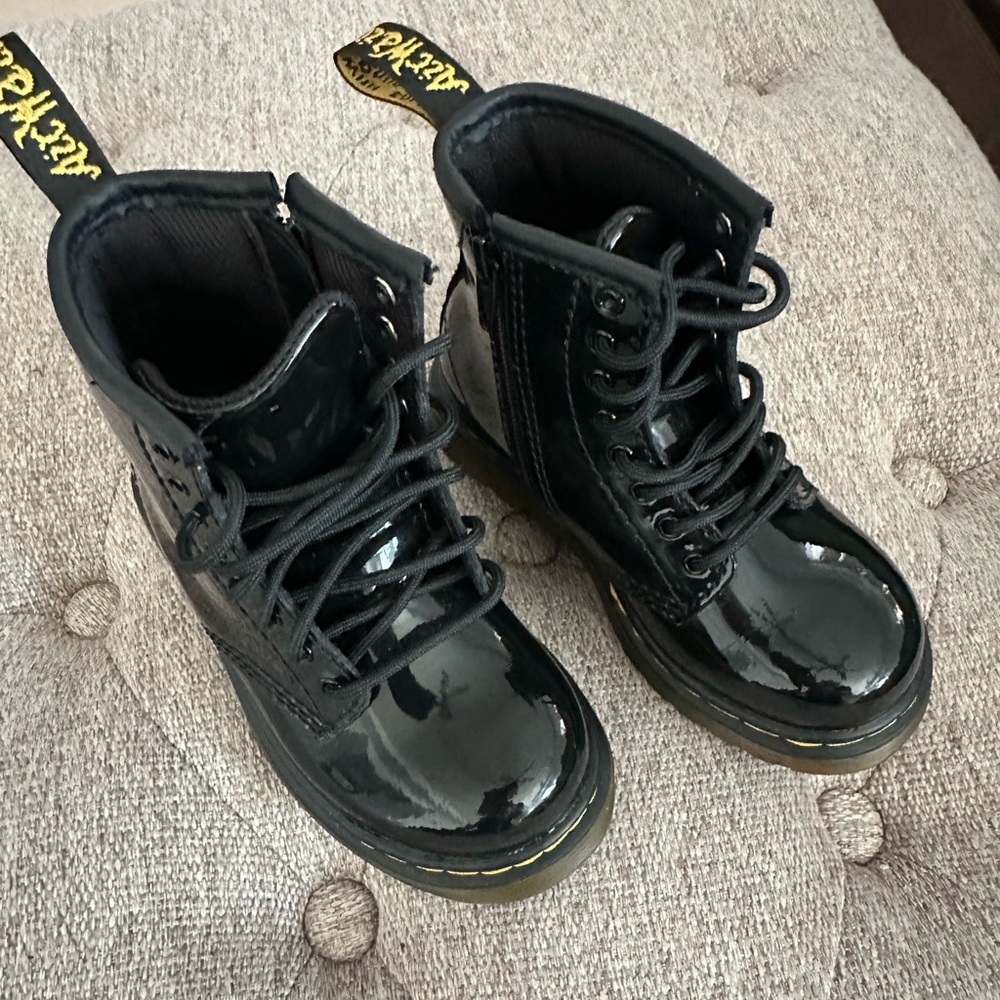 Dr. Martens TODDLER 1460 PATENT LEATHER LACE UP BOOTS - Picture 10 of 11